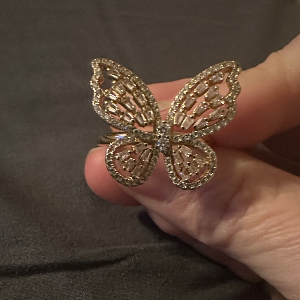Elegant Gold Butterfly Ring